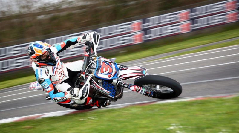 Max Biaggi τραυματίστηκε με Supermoto