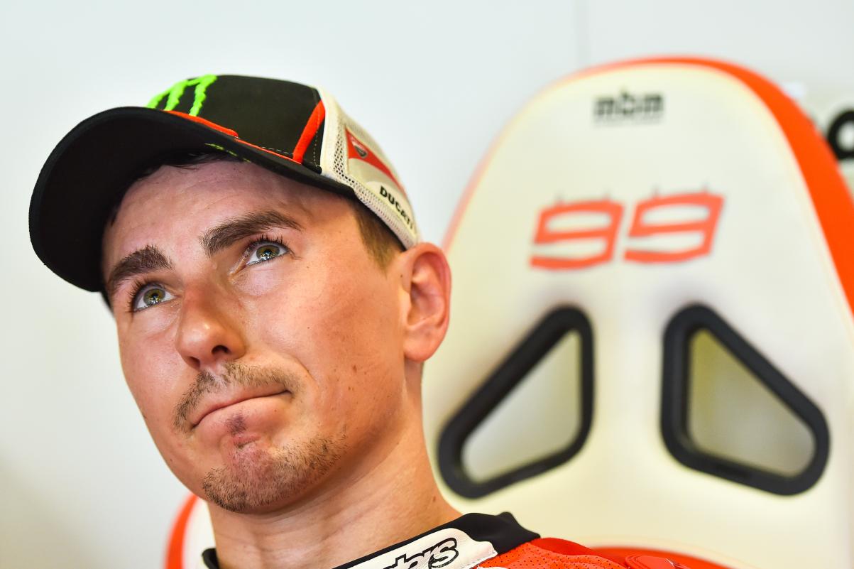 Jorge Lorenzo wondering MotoGP Catalunya 2017 Jorge Lorenzo wondering MotoGP Catalunya 2017