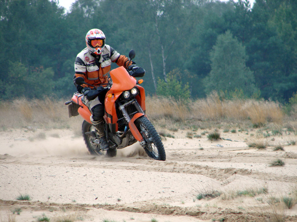 KTM 640 Adventure, έτοιμη για κάθε είδους δρόμο KTM 640 Adventure, έτοιμη για κάθε είδους δρόμο
