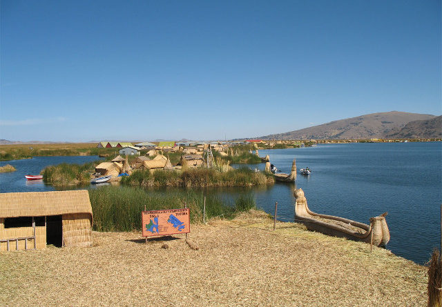 Λίμνη Titicaka, φυλή Uros και πλεούμενα νησιά